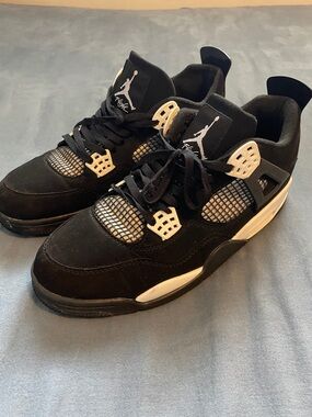 Jordan 4 White Thunder